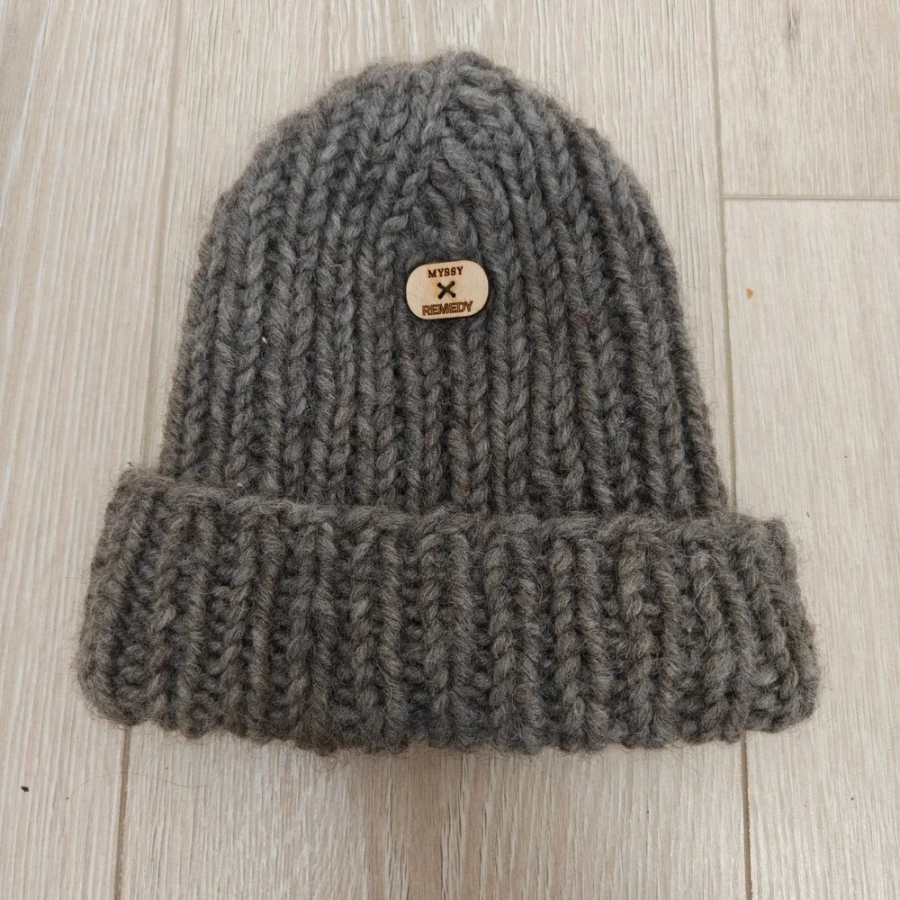 Myssy Unisex Beanie OS Gray Organic Wool Chunky Ribbed Knit Handmade Finland